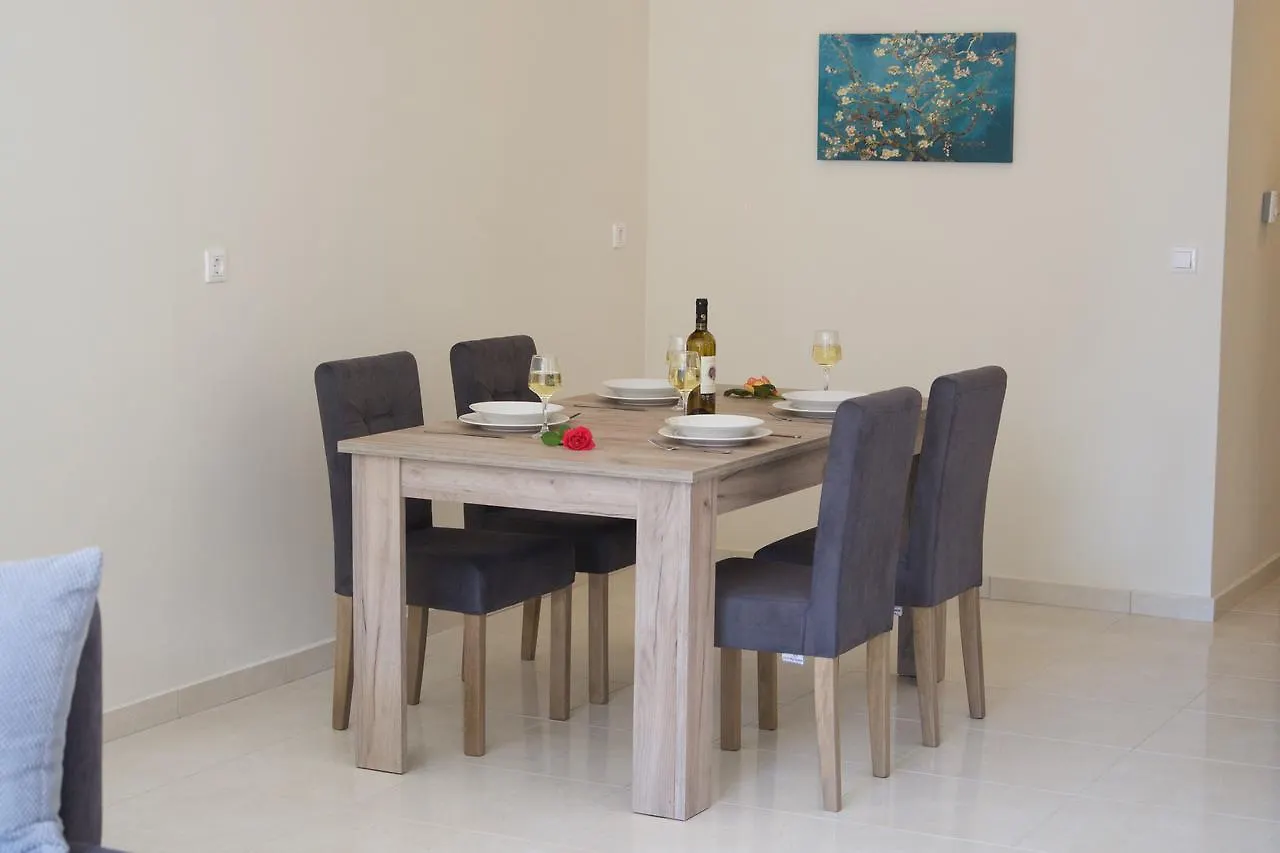 Marina'S Apartments Sami